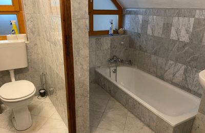 Pałac na sprzedaż 84375 Kirchdorf am Inn, Hofmarkstraße 2, Bawaria, Einliegerwohnung im EG: Bad und WC (Carrara-Marmor und FBH)