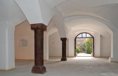 Pałac na sprzedaż 84375 Kirchdorf am Inn, Hofmarkstraße 2, Bawaria, Gewölbehalle mit antiken Adneter-Marmorsäulen, FBH (9 Segmente)