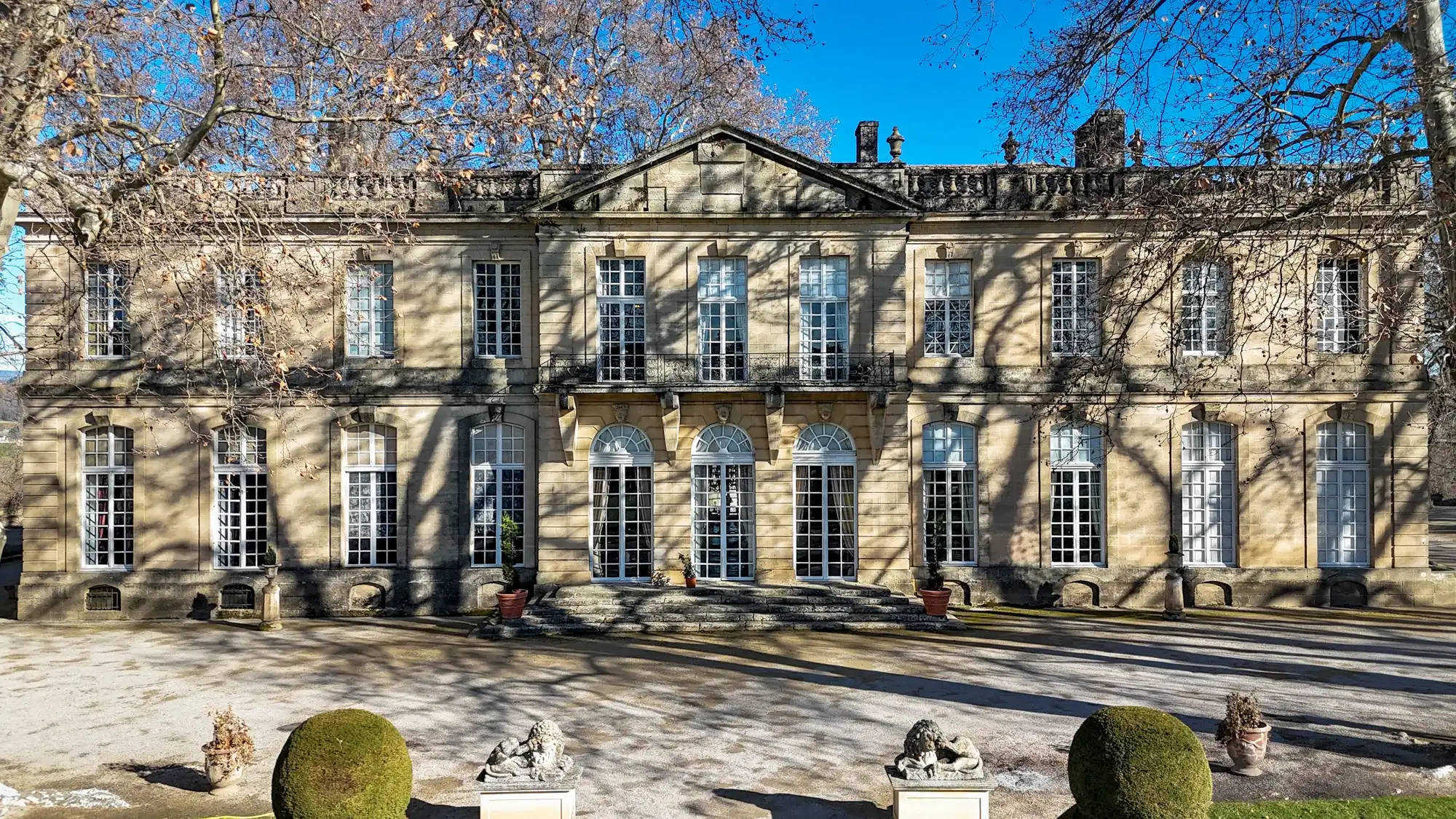 Zdjęcia Pałac w Prowansji – Arcydzieło klasycyzmu XVIII wieku