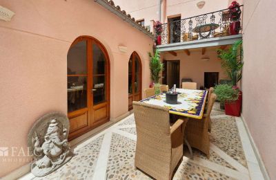 Stadshus till salu Calvià, Balearen, Innergård