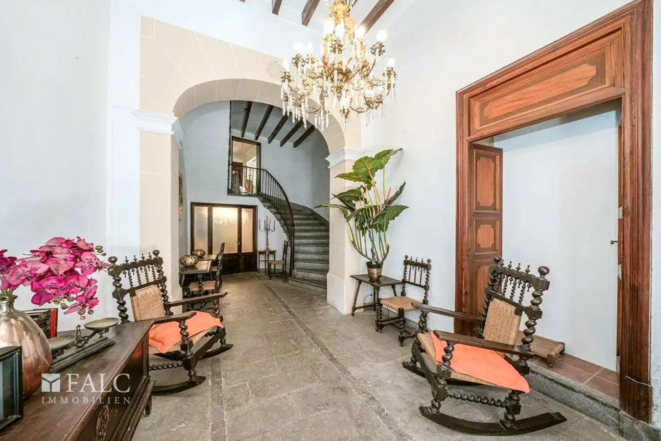 Zdjęcia Hiszpańska kamienica miejski w Sóller z możliwością prowadzenia działalności gastronomicznej