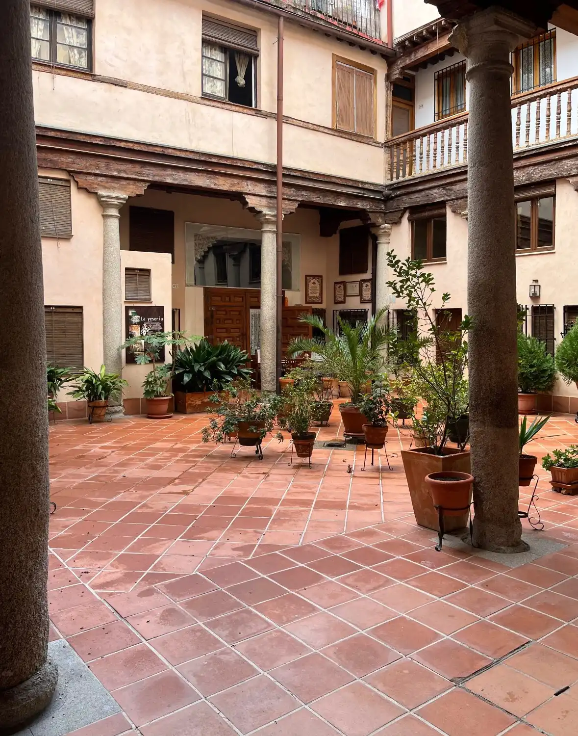 Zdjęcia Apartament z renesansowymi drewnianymi stropami w historycznym centrum Toledo