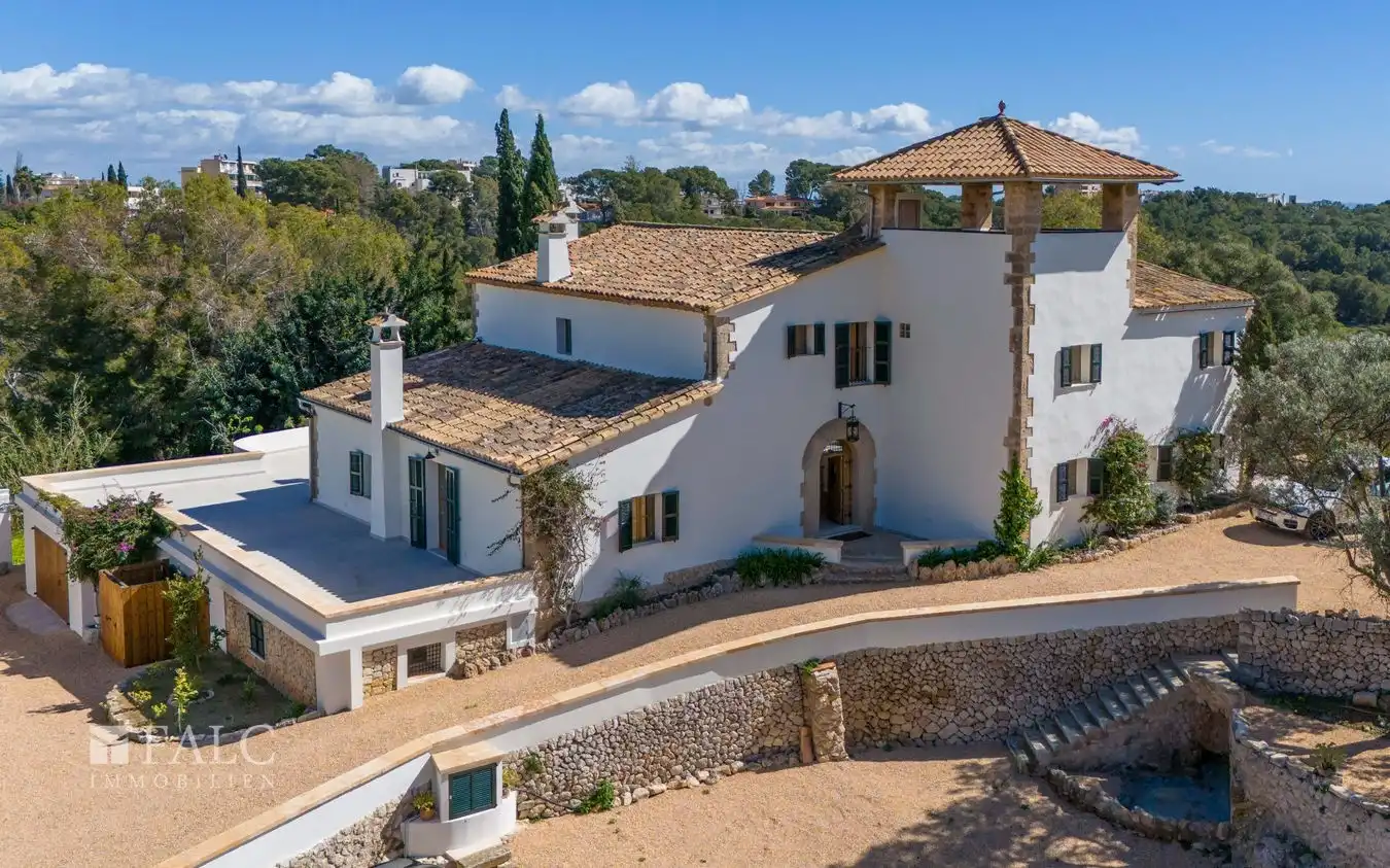 Zdjęcia Historyczna willa w Génovie z basenem i widokiem na morze