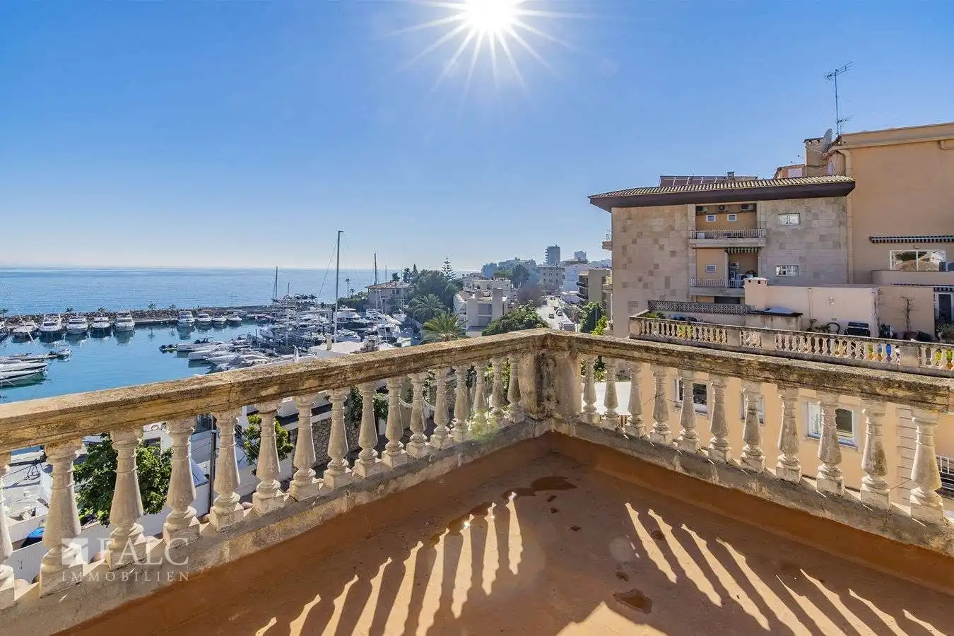 Zdjęcia Renovierungsbedürftige Stadtvilla am Hafen von Cala Nova, Cas Catala