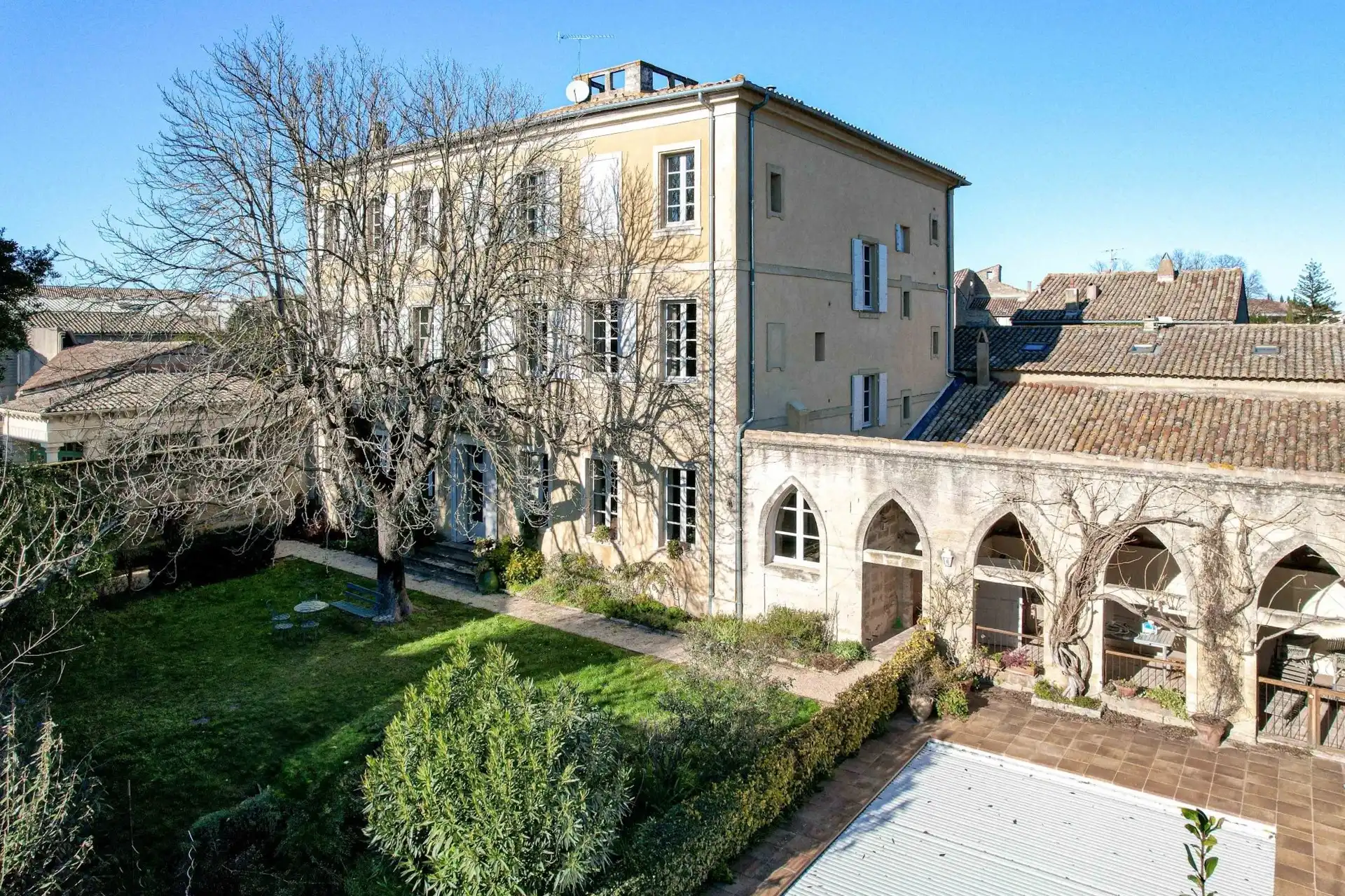 Zdjęcia Rezydencja z XIX wieku w historycznym centrum Uzès – apartamenty gościnne, ogród, basen i oranżeria