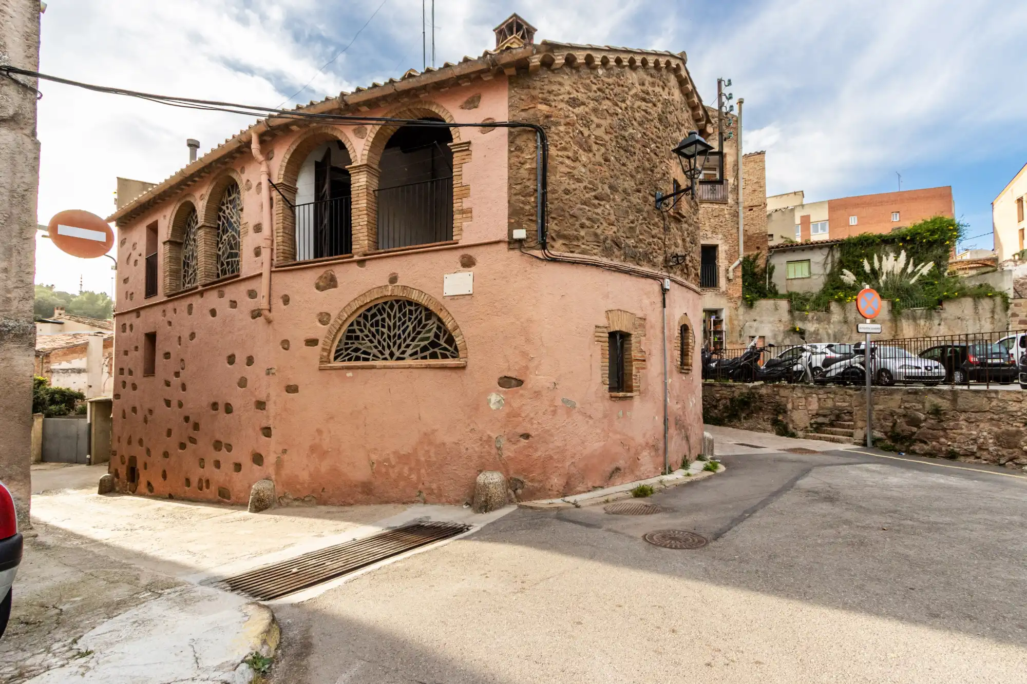 Zdjęcia Tradycyjny kamienny dom „La Facina” w Sant Llorenç Savall