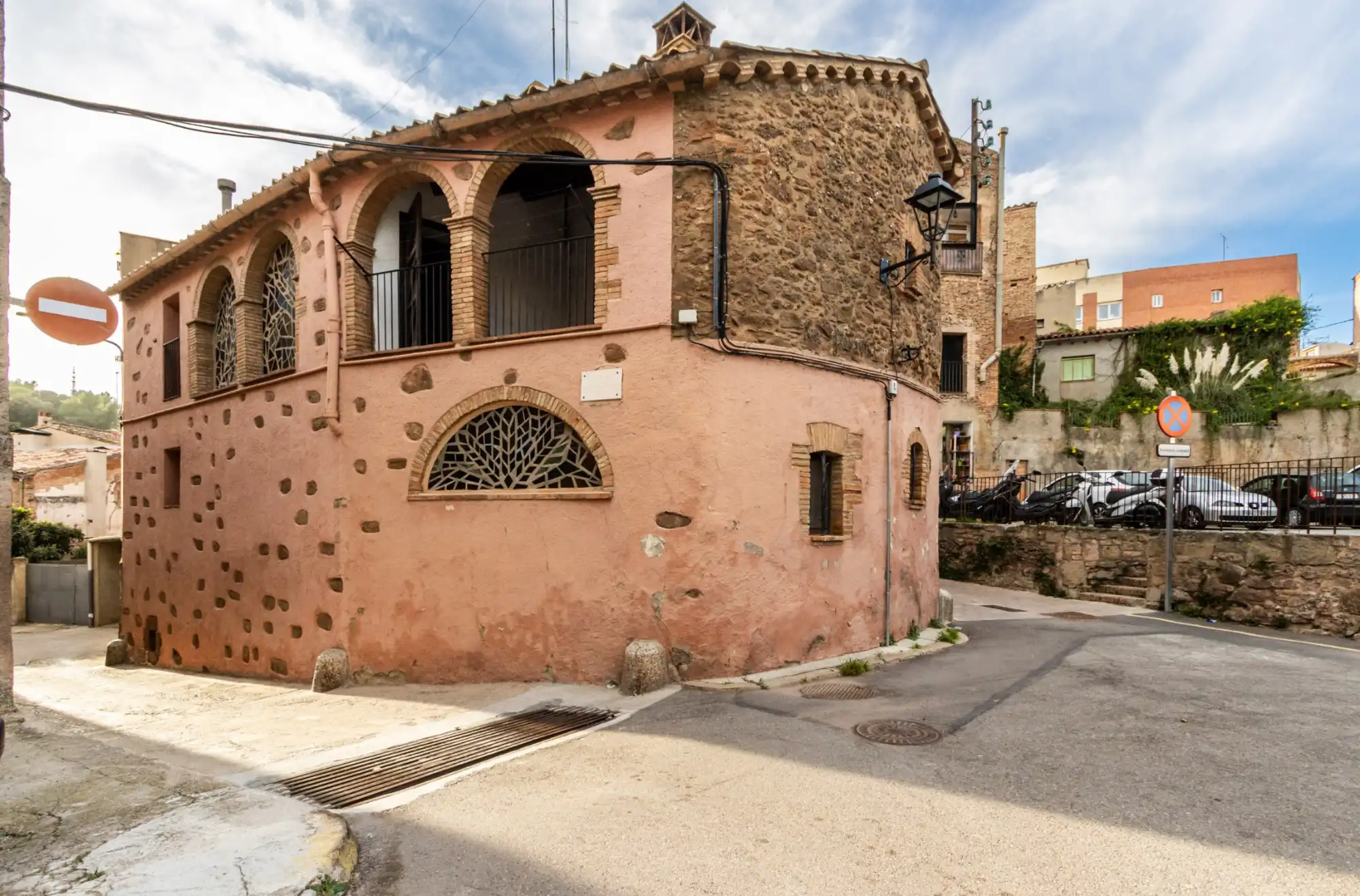 Zdjęcia Tradycyjny kamienny dom „La Facina” w Sant Llorenç Savall