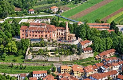 Posiadłości, Castello Caselette koło Turynu – Zamek na Monte Musinè z dużą salą balową, kaplicą i zabudowaniami