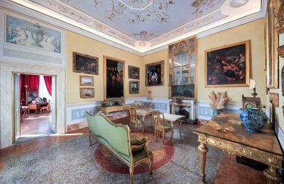 Pałac na sprzedaż Capannori, Toskania, Salon