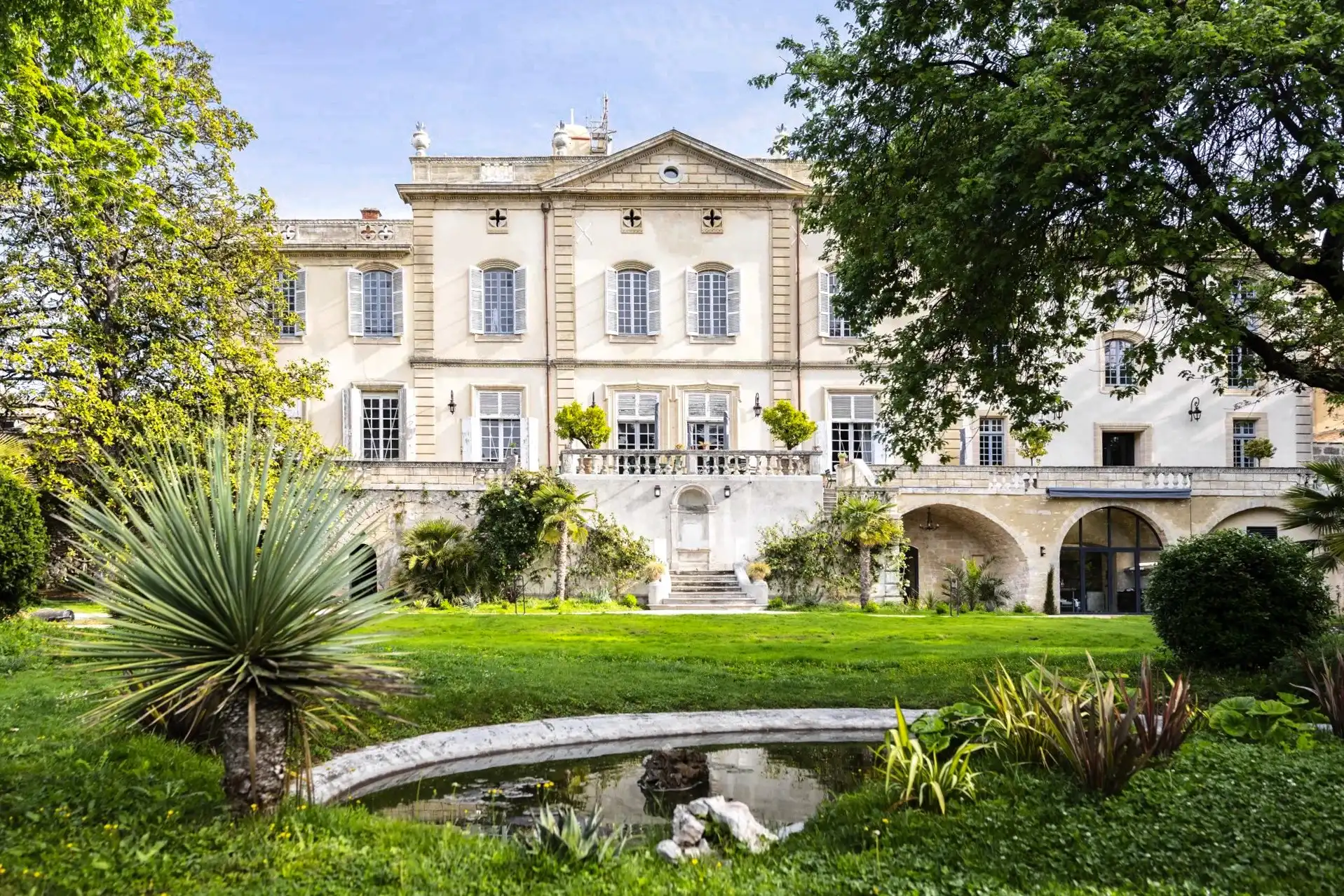Zdjęcia Château w francuskim stylu neoklasycystycznym XVIII wieku u bram Prowansji