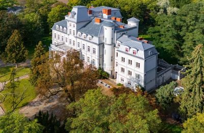 Posiadłości, Pałac Malina – XIX-wieczna perła architektury