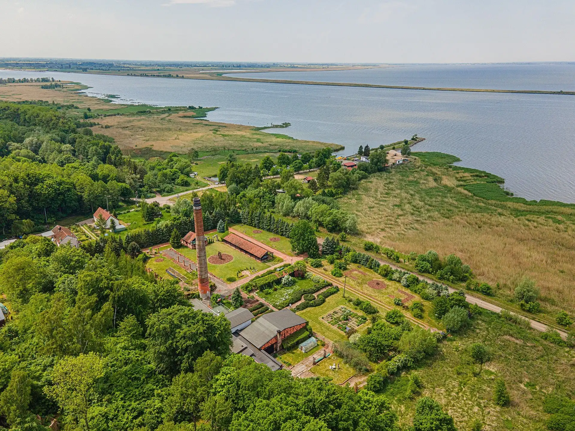 Zdjęcia Dawna cegielnia nad Zalewem Wiślanym – loft i dom wypoczynkowy w pierwszej linii brzegowej