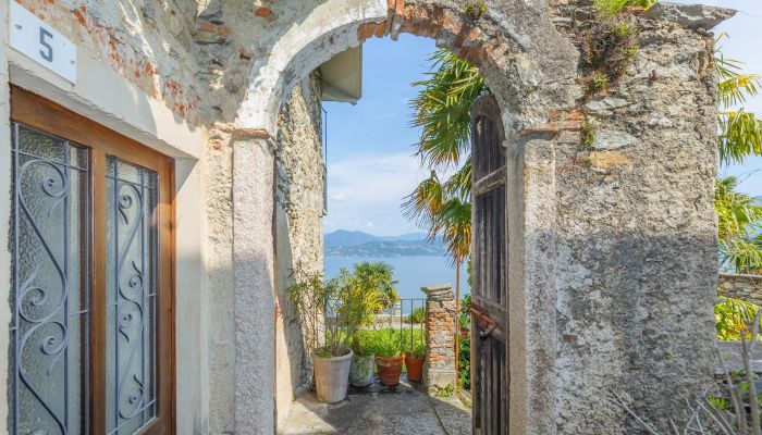 Unikalny posiadłość z charakterem i widokiem na jezioro w Germignaga