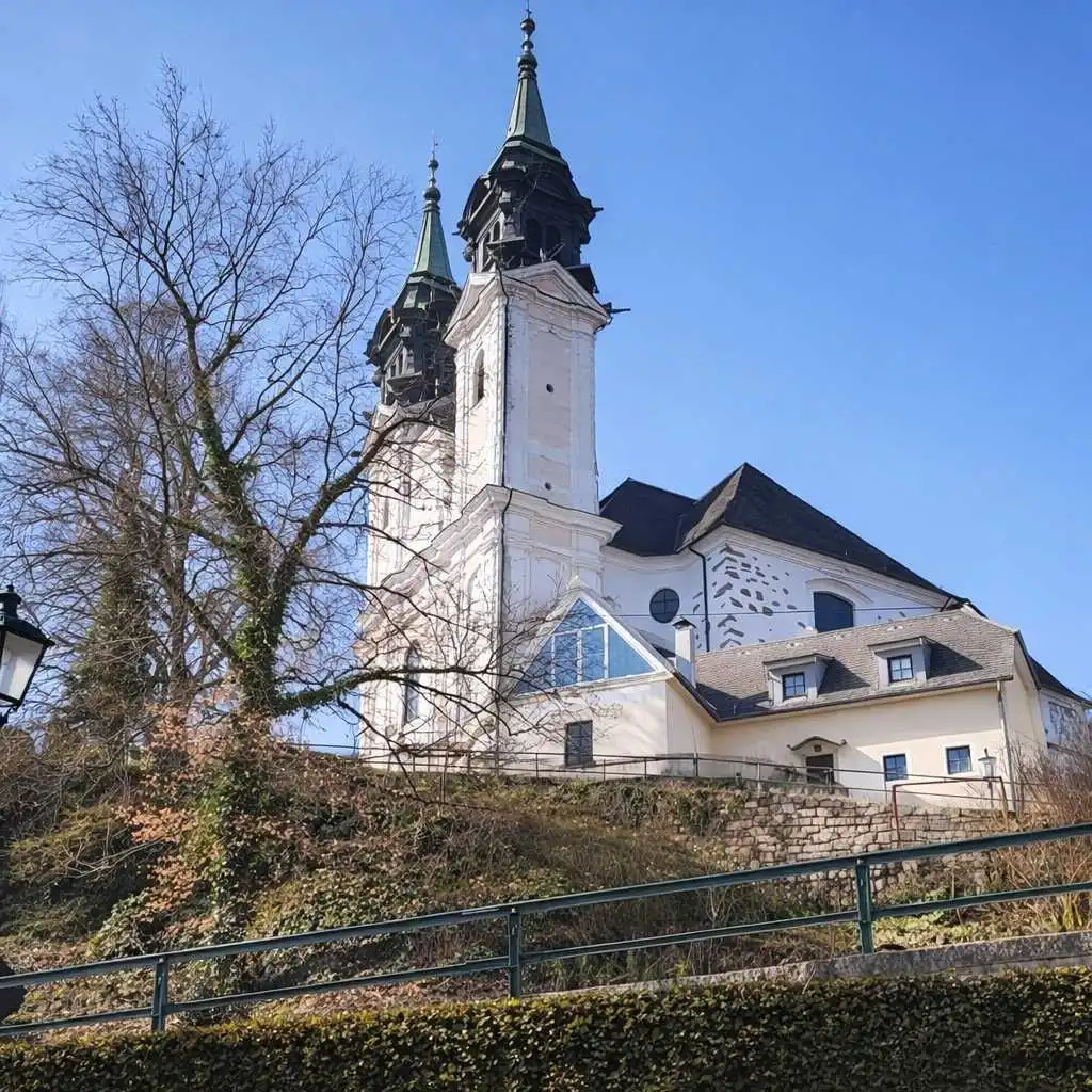 Zdjęcia Zabytkowa rezydencja w stylu Biedermeier obok bazyliki w Linzu