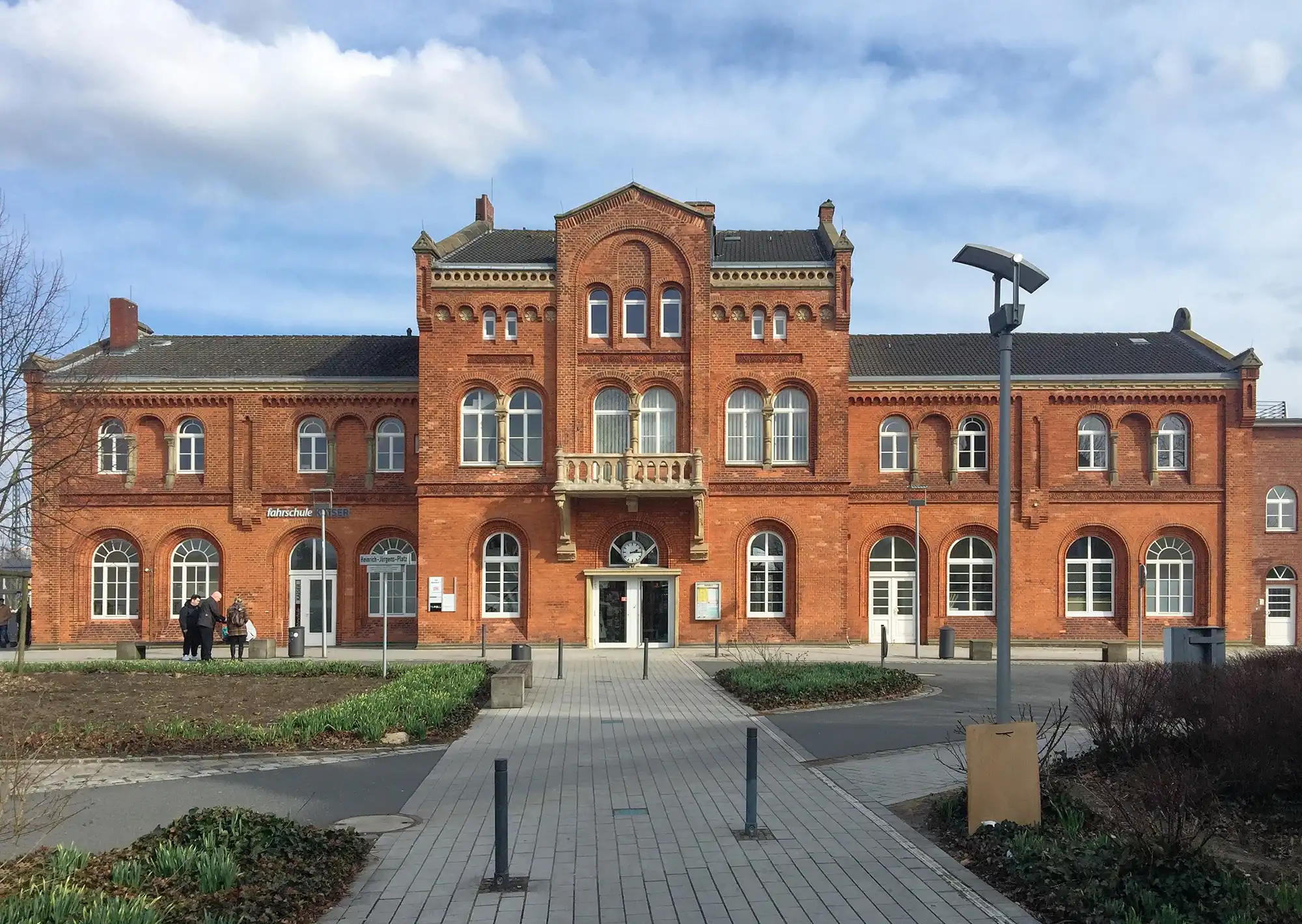 Zdjęcia Budynek stacyjny w Diepholz | Zabytkowy obiekt komercyjny z 7 lokalami