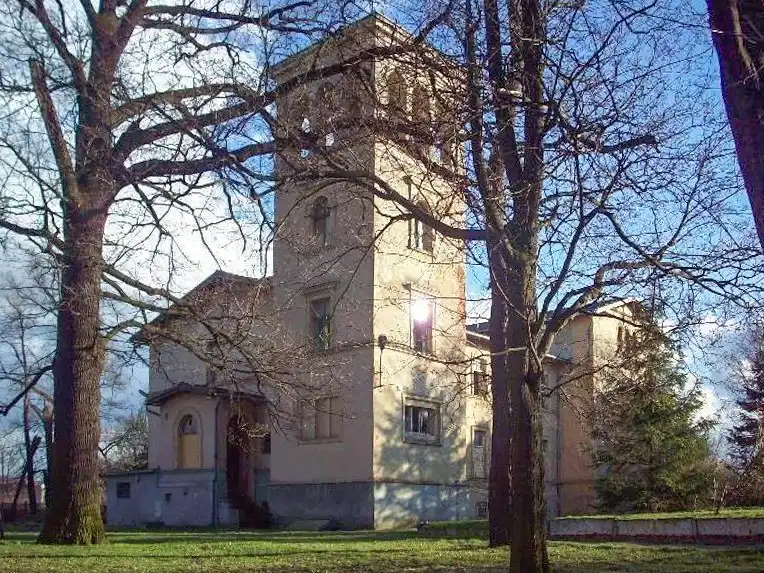 Zdjęcia Zabytkowa Loża masońska w Jaworze - 45 km od granic Wrocławia, nowy dach, piękny ogród