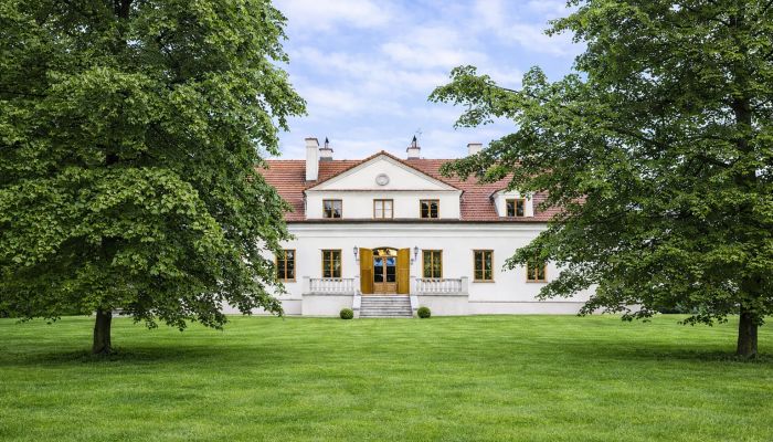 Dworek z XIX wieku | W otoczeniu parku