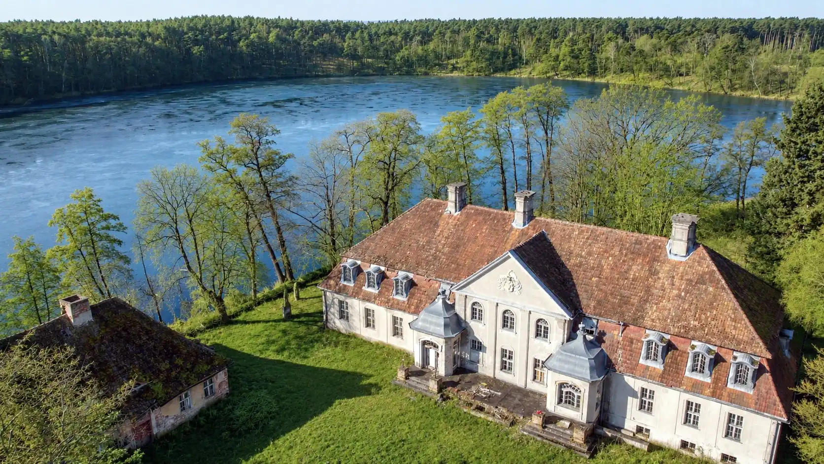 Zdjęcia Lubuskie: Barokowy pałac/dwór na prywatnym półwyspie