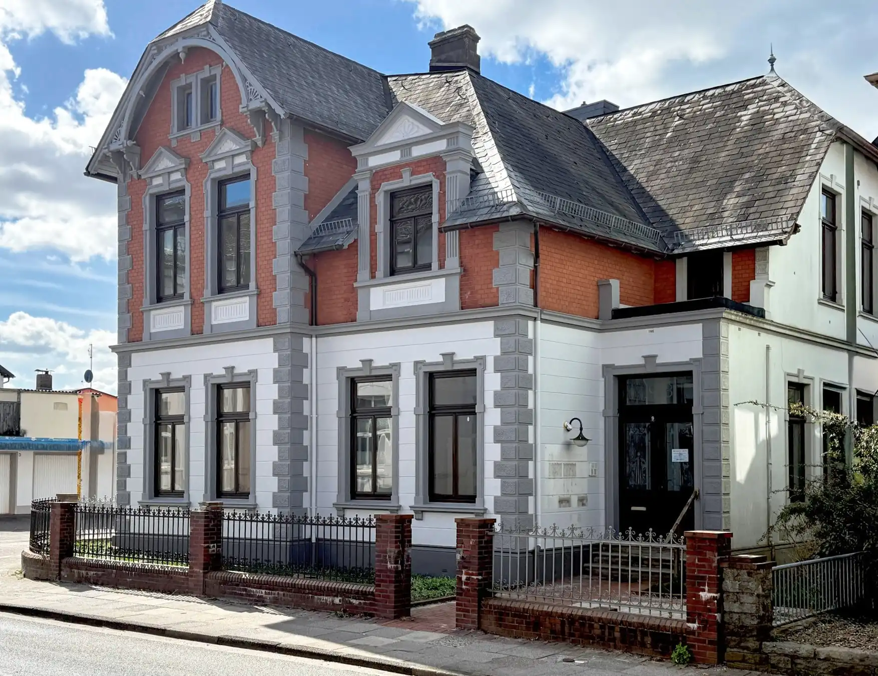 Zdjęcia Historyczna willa z oryginalnymi detalami i wszechstronnym potencjalem w Brake