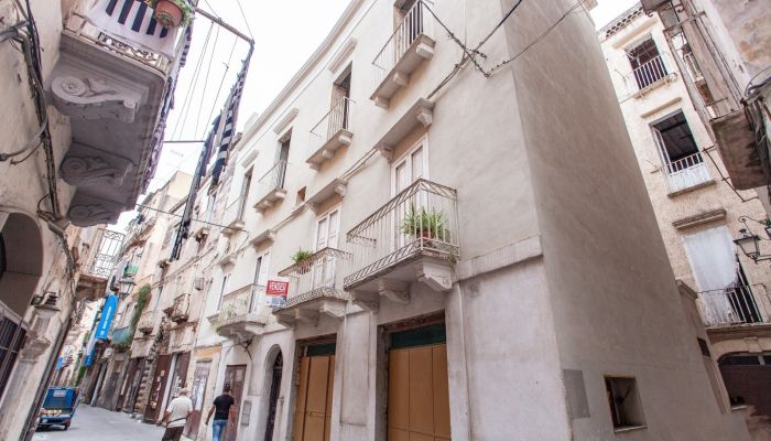 Palazzo z pierwszej połowy XVIII wieku w historycznym centrum Tarentu