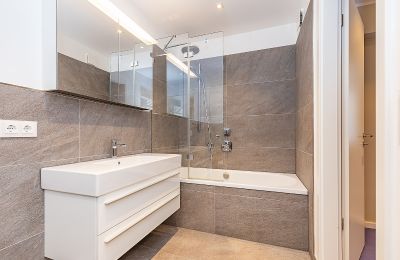 Zabytkowa willa na sprzedaż Berlin, , Badezimmer Einliegerwohnung im Souterrain