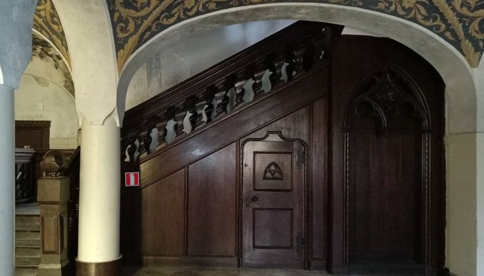 Klatka schodowa w pałacu, Justyna Stęplewska, REALPORTICO
