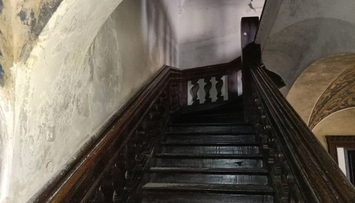 Schody dębowe w pałacu, Justyna Stęplewska, REALPORTICO