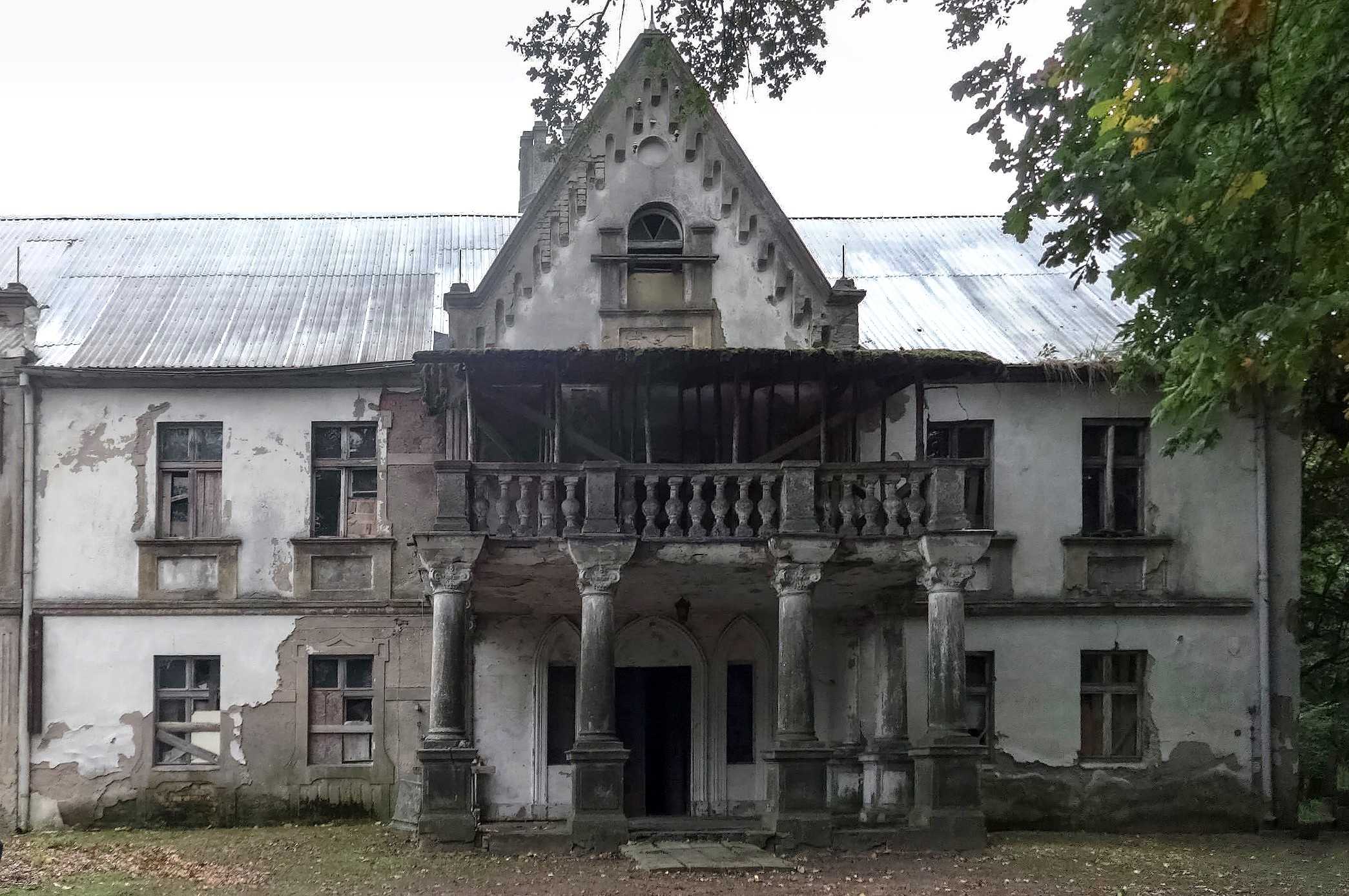 Zdjęcia Pałac w Łęgu na sprzedaż