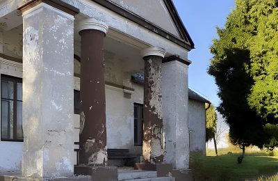 Posiadłości, Piękny mały dwór pod Krakowem