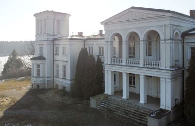 Posiadłości, Pałac w Lubstowie koło Konina