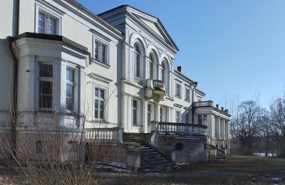 Pałac na sprzedaż Lubstów, Pałac w Lubstowie, Wielkopolskie, Widok z boku
