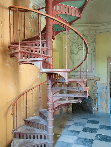 Drogosze, Pałac w Drogoszach - Pałac w Drogoszach: Spiralne schody