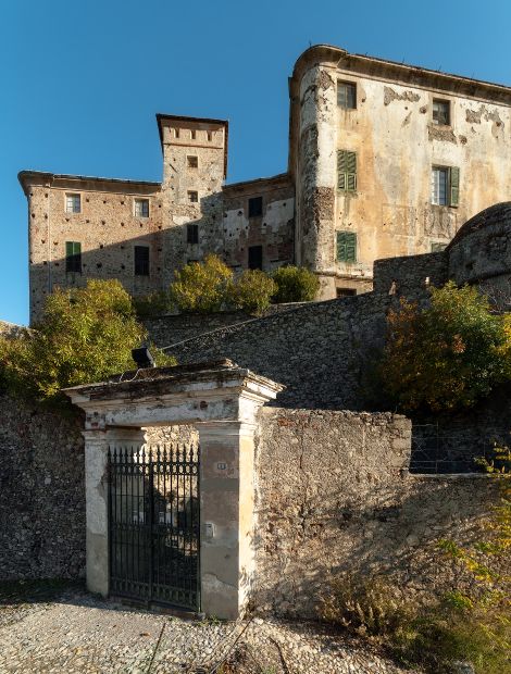 Balestrino, Castello Dei del Carretto - Zamki w północnych Włoszech: Balestrino