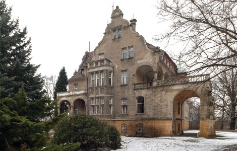 Petershain - Hóznica, Dorfstraße - Nowy Pałac Petershain