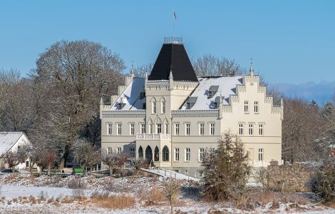 Wrangelsburg, Schlossplatz - Odnowiony dwór w Wrangelsburgu 2021