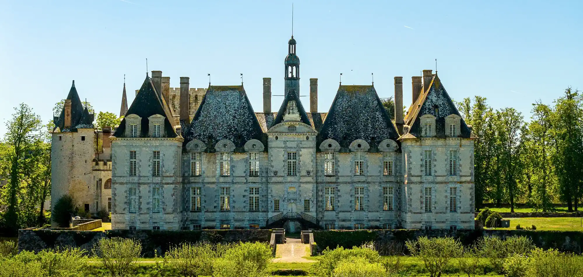 Pałace na sprzedaż - Pałace Francja czerwca 2026