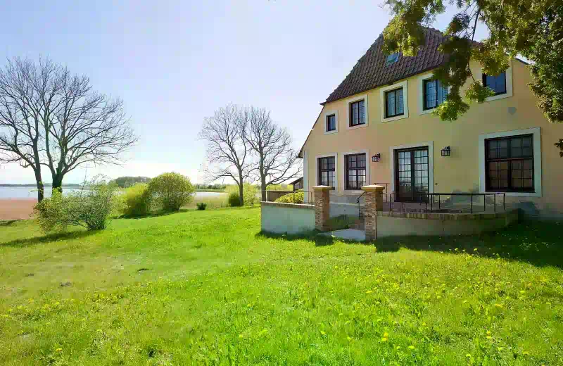 Schlösser und Villen mit Parks, großen Grundstücken und großen Gärten