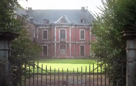 Poufna sprzedaż pałacu
