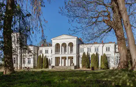 Pałace, dwory, wille Polska