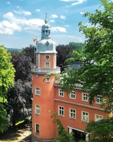 Pałace na sprzedaż września 2025