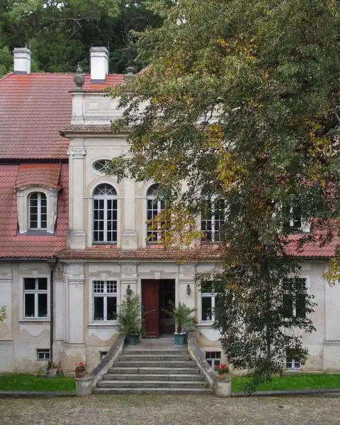 Pałac w Popowie Starym, Oferta października 2025