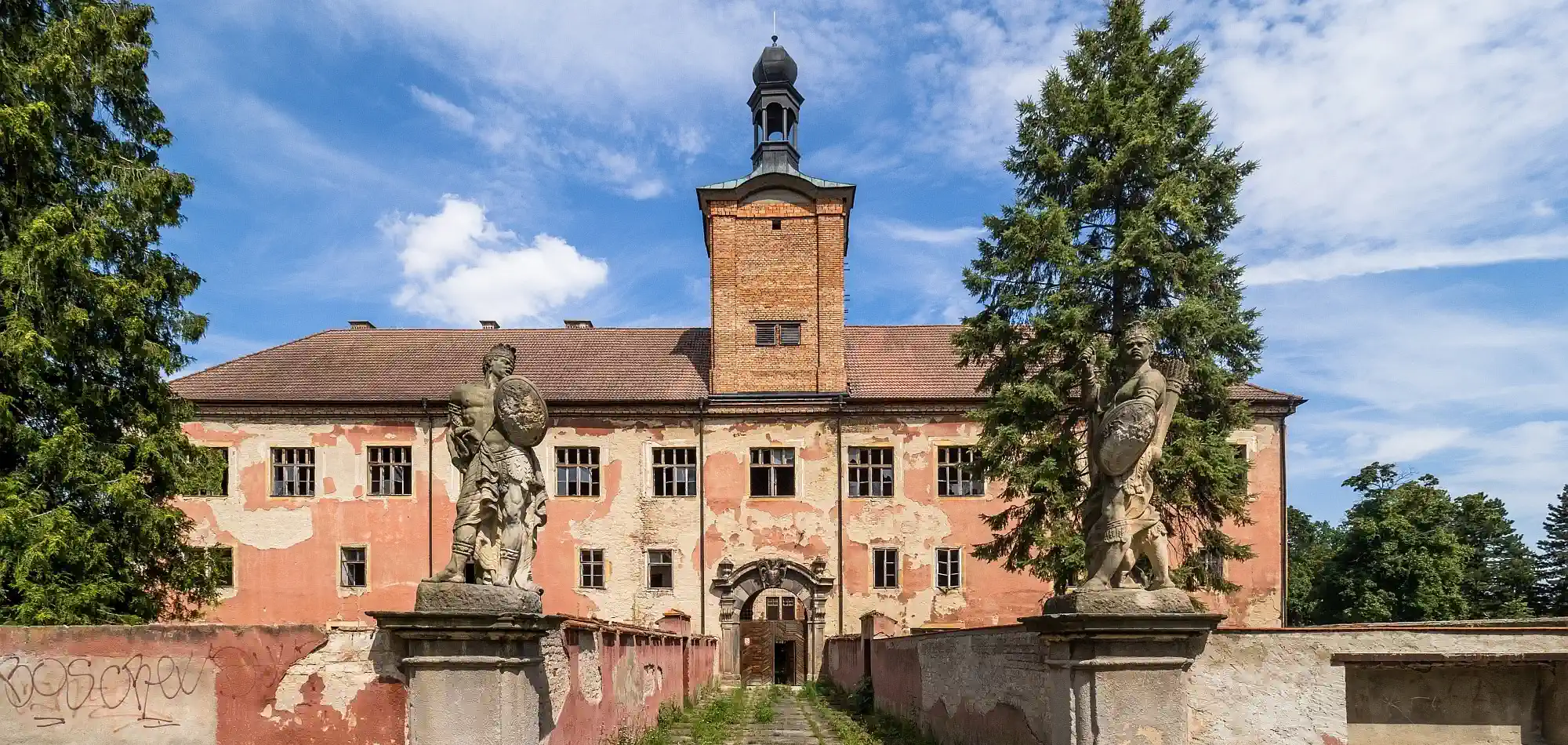 Zamek w środkowych Czechach koło Pragi, Czechy