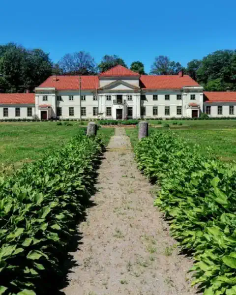 Zdjęcia /pp/lumen/manors-latvia.webp