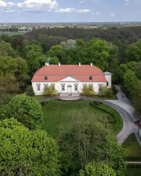 Zdjęcia /pp/lumen/palace-polsce.webp