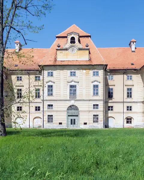 Zdjęcia /pp/lumen/slowenia-castles.webp