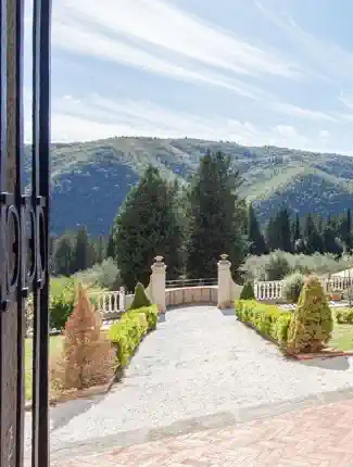 Posiadłość Villa Murtas w toskańskich wzgórzach niedaleko Florencji z parkiem i spa