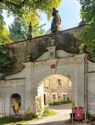 Zamek w Gorzanowie na sprzedaż, Gorzanów, Dolnośląskie