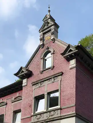 Unikatowa historyczna willa w Altenie z widokiem na zamek