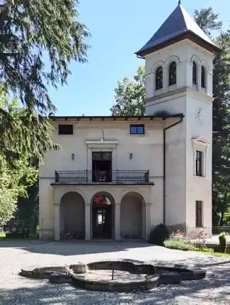 Karkonosze - Dwór Anny w Wojkowie - miejsce wyjątkowe, pełne historii i magii - obiekt pozostał w poprzedniej epoce, Kowary, Dolnośląskie