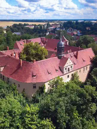 Zamek nad Łabą z planem renowacji